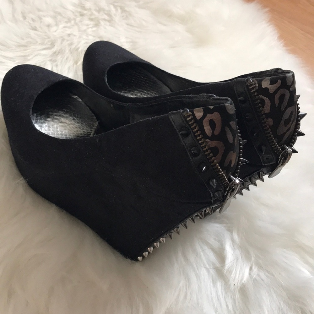 Black Gianni Bini Rocker/Stud Wedges